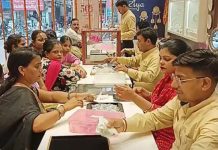 बस्ती में धनतेरस की रौनक: 500 करोड़ का कारोबार, चांदी के सिक्कों की खास मांग